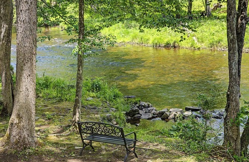 Bushkill Cabin | Creekfront Rustic Log Cabin