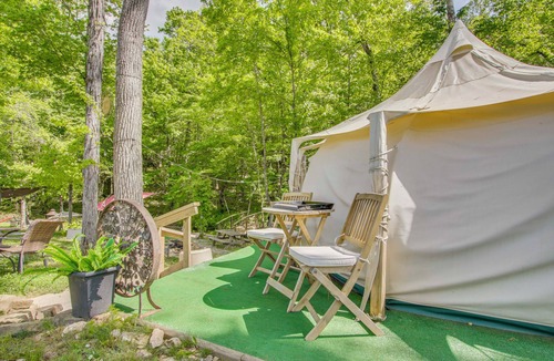 Rogersville Apartment | Creekside Couple's Glamping Retreat in Rogersville