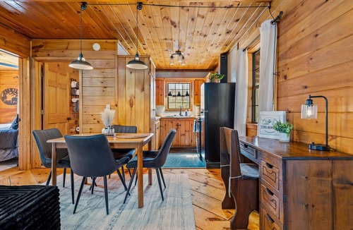 Rocky Grove Cabin | Creekside Getaway Hot Tub Smoky Mtns