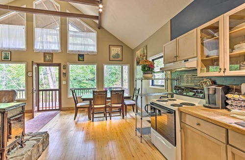 Mars Hill House | Creekside Weaverville Home - 16 Miles to Asheville