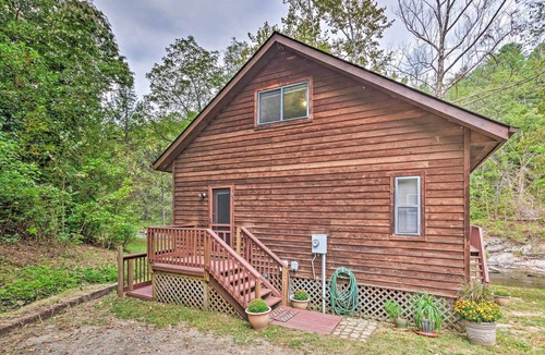 Mars Hill House | Creekside Weaverville Home - 16 Miles to Asheville