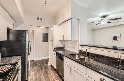 Old Fourth Ward Apartment | Crest at Midtown 1112 l 1 Bedroom 1 Bathroom