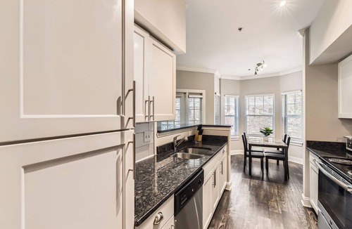 Old Fourth Ward Apartment | Crest at Midtown 1112 l 1 Bedroom 1 Bathroom