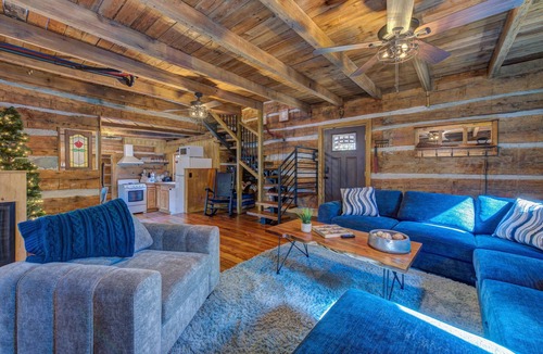Cosby House | Cricket Hollow Lodge