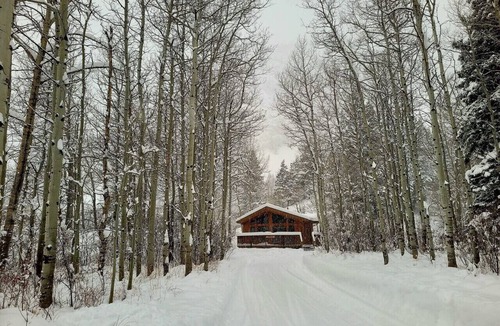 Crowsnest Pass Cabin | Crowsnest Rover Chalet - Grizzly