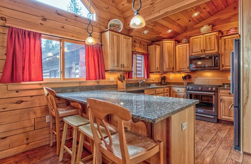 Oregon Water Wonderland Cabin | Custom Built Log Cabin, Deschutes River, floating