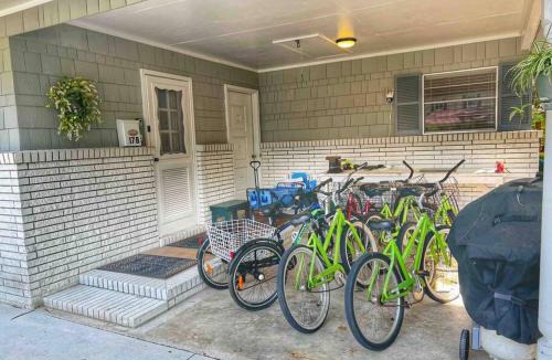 Jekyll Island House | Cute Cottage with 3 min walk to beach with bikes!