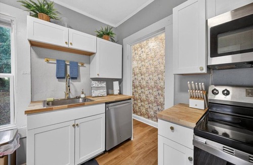 Macon House | Cute & Cozy 3/1 Home - Near Downtown Macon - Pets OK!