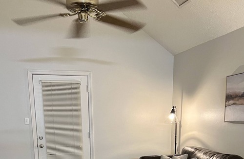 Gulfport Cottage | Cute Cozy Cottage near beaches sleeps 4