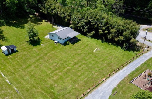 Cosby House | Cute house convenient to Gatlinburg, Pigeon Forge, and hiking in the smokies.