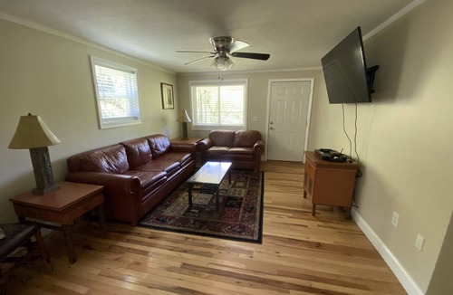 Cosby House | Cute house convenient to Gatlinburg, Pigeon Forge, and hiking in the smokies.