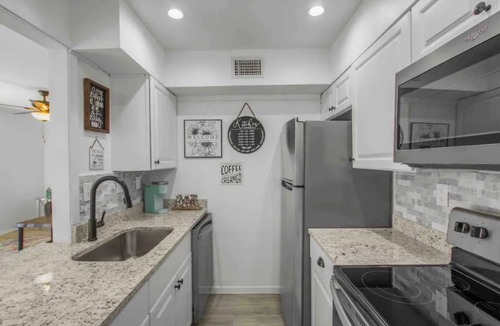 Daphne Condo | Daphne Condo By the Bay