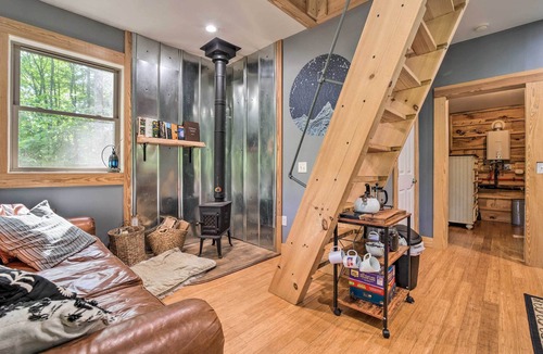 Marshall Cabin | Darling 30-Acre Cabin w/ Fire Pit & Balcony!
