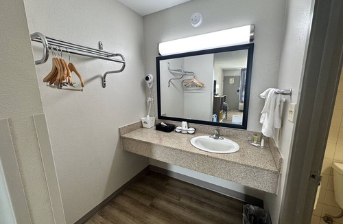 Adel Hotel | Days Inn by Wyndham Adel I-75