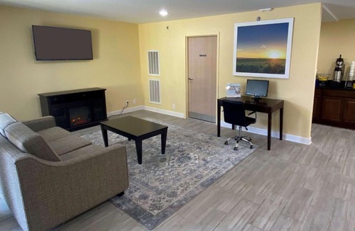 Morrow Hotel | Days Inn by Wyndham Atlanta/Southlake/Morrow