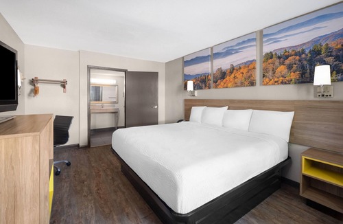 College Park Hotel | Days Inn by Wyndham College Park Airport Best Road