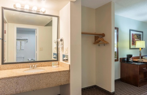 East Point Hotel | Days Inn by Wyndham Hartsfield Jackson Atlanta Airport West