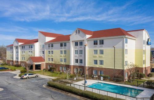 Macon Hotel | Days Inn by Wyndham Macon I-75 North
