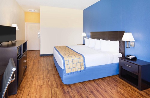 Macon Hotel | Days Inn by Wyndham Macon I-75 North