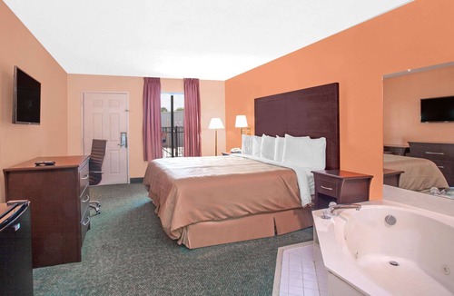 Moulton Hotel | Days Inn by Wyndham Moulton