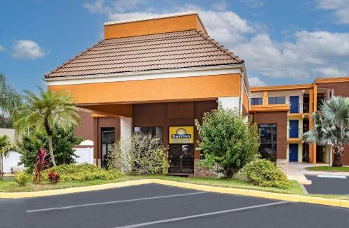 Fern Park Hotel | Days Inn by Wyndham N Orlando/Casselberry