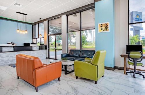 Fern Park Hotel | Days Inn by Wyndham N Orlando/Casselberry