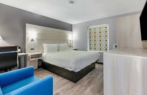 Fleming Hotel | Days Inn by Wyndham Savannah Gateway I-95