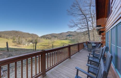 Waynesville House | Deck & Mtn Views! Luxe Log Cabin in Waynesville