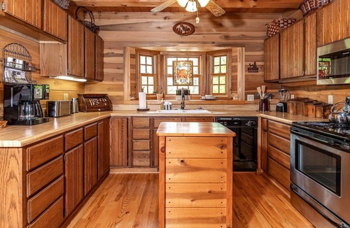 Lake Toxaway Cabin | Deer Lodge - Gorgeous Cabin with Hot Tub & Pickleball - Near Hiking + Waterfalls