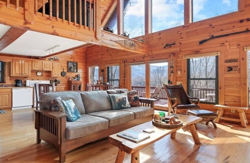 Waynesville Cabin | Deer Ridge - 3BR, 3BA Cabin w/Hot Tub, Firepit