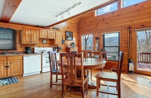 Waynesville Cabin | Deer Ridge - 3BR, 3BA Cabin w/Hot Tub, Firepit