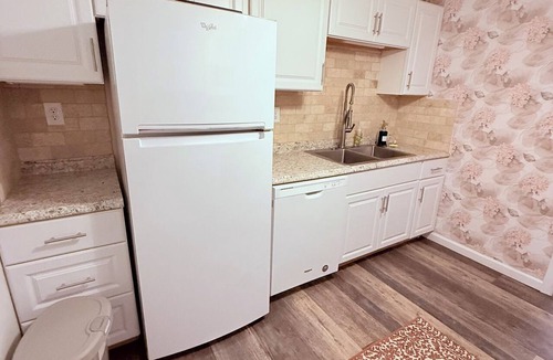 Acworth Apartment | Delightful 1-bedroom Basement apartment with outdoor Jacuzzi
