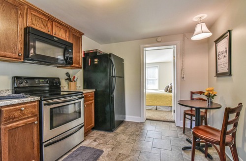 Hot Springs Cottage | Delightful Cottage - large HOT TUB/SPA