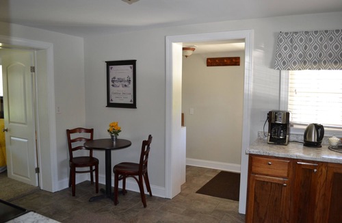Hot Springs Cottage | Delightful Cottage - large HOT TUB/SPA