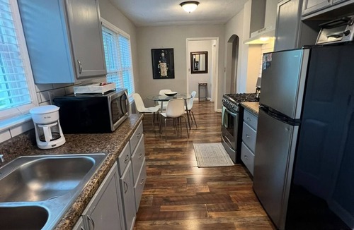 Atlanta House | Demure 3-bedroom bungalow in Atlanta. 7 minutes from Mercedes-Benz Stadium