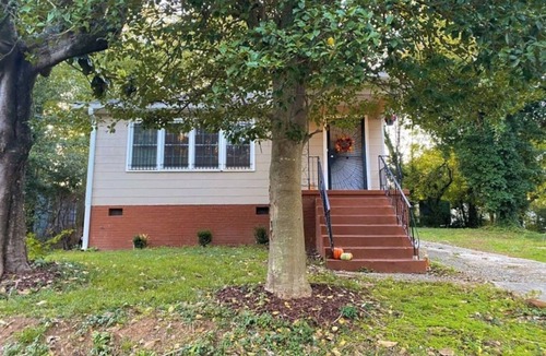 Atlanta House | Demure 3-bedroom bungalow in Atlanta. 7 minutes from Mercedes-Benz Stadium