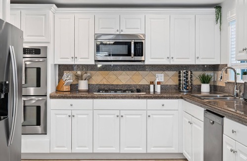 Santa Ana Heights House | Designer Beach Home, Rooftop Deck, Free Parking, Bike Rentals, King Suites