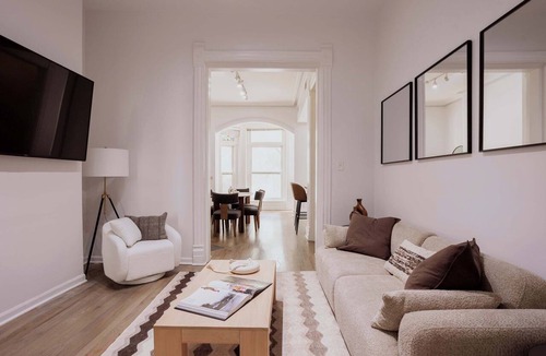 Rush and Division Apartment | Designer Loft 3E | Heart of Gold Coast/River North