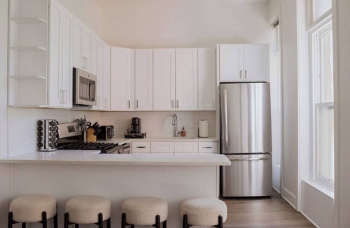Rush and Division Apartment | Designer Loft 4E | Heart of Gold Coast/River North