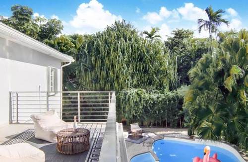 Seybold House | DIAMOND ESTATES: MIAMI - 6 QUEEN, 3 FULL BATH, POOL, BAR ROOM, BALCONY