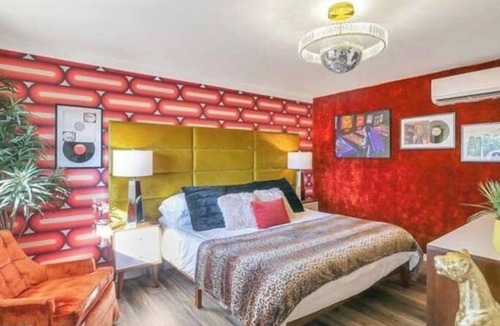 Trenton Hotel | Disco Inferno Retro Suite Near Chattanooga