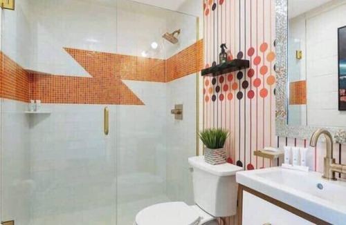 Trenton Hotel | Disco Inferno Retro Suite Near Chattanooga