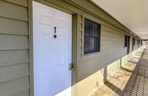 Baneberry Apartment | Dog-friendly, 1st-floor studio with golf view & gym - stroll to Douglas Lake