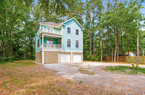 Johns Island House | Dog-Friendly 30-Day Rental Two-Story Home w/Free WiFi, Balcony, Washer/Dryer