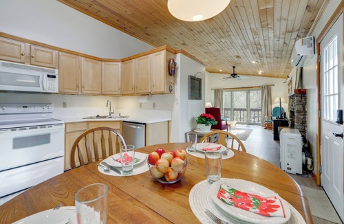 Maggie Valley Cabin | Dog-Friendly Cabin 6 Mi to Cataloochee Skiing!