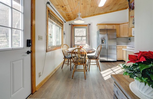 Maggie Valley Cabin | Dog-Friendly Cabin 6 Mi to Cataloochee Skiing!
