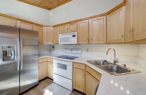 Maggie Valley Cabin | Dog-Friendly Cabin 6 Mi to Cataloochee Skiing!