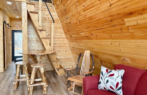 Newport Cabin | Dog-friendly cabin with mountain views, loft, & kitchen - near Douglas Lake
