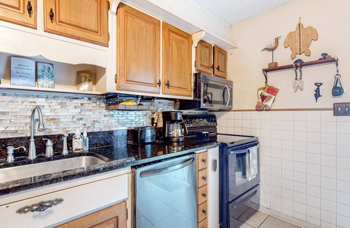 Perdido Bay Villas House | Dog-friendly coastal townhome with golf course views, patios, & washer/dryer