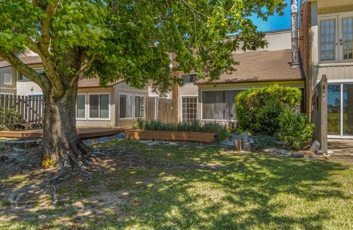Perdido Bay Villas House | Dog-friendly coastal townhome with golf course views, patios, & washer/dryer
